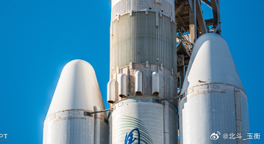 emmmmm。。。这个不是反推火箭么？怎么开口向下。。。是有保护罩，起飞前或点火