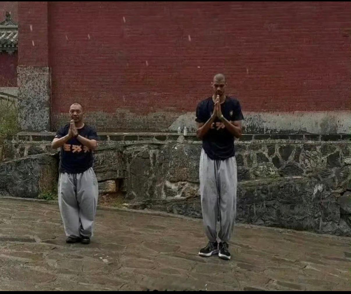 少林寺禅意buff加持！文班亚马抢七率马刺晋级总决赛，延安师傅送祝福：制心一处，