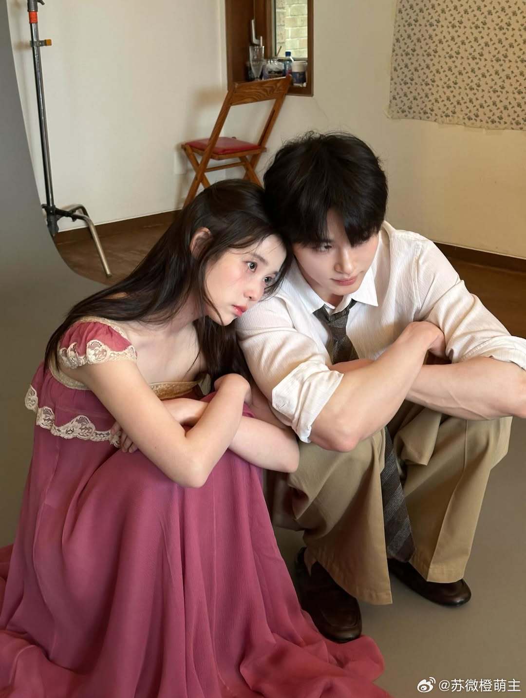 21世纪大君夫人  IU更新和边佑锡的Elle杂志拍摄花絮好清新好春天的大君夫妇