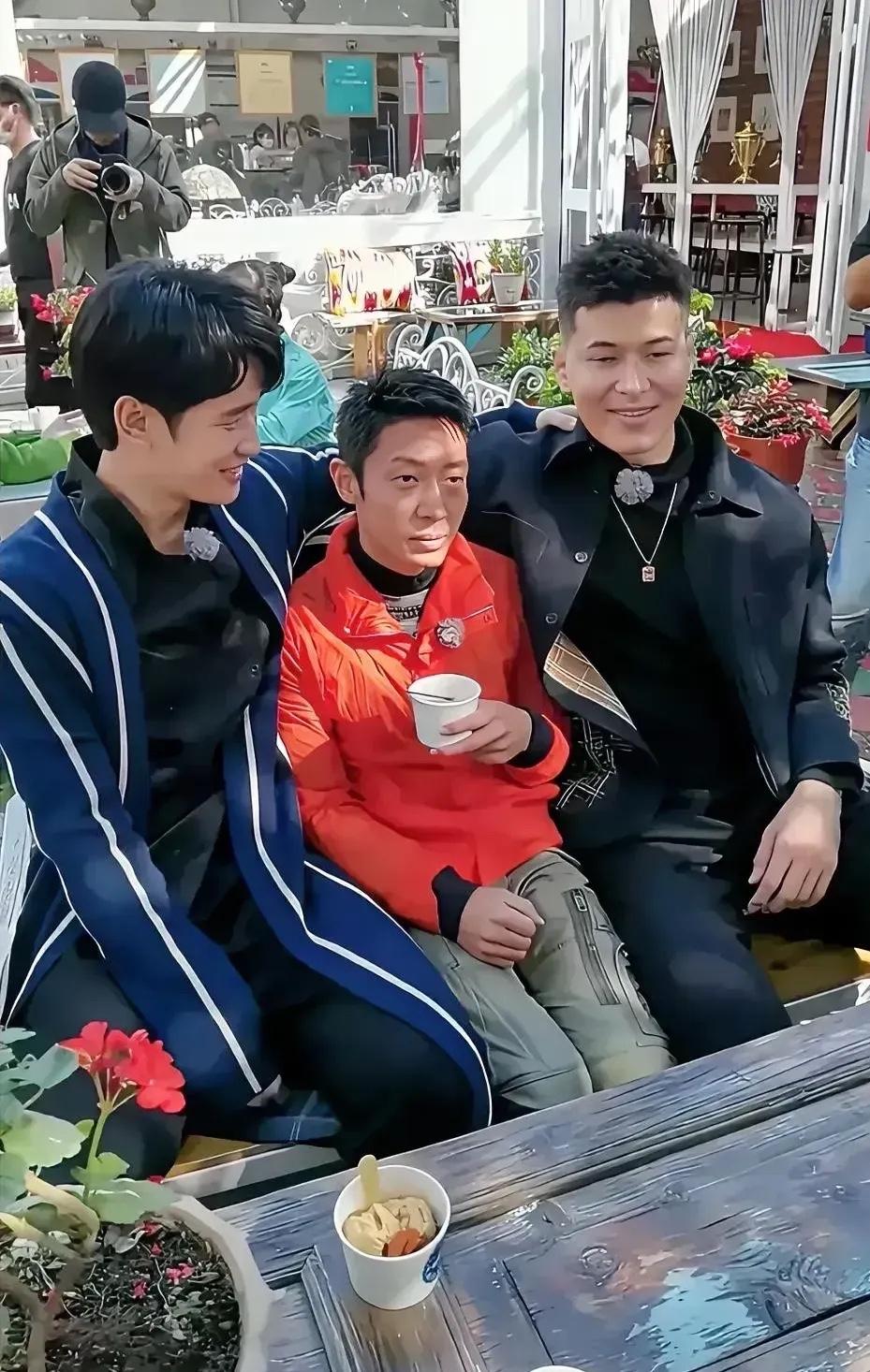 撒贝宁央视主持人我认识，其余二位是谁