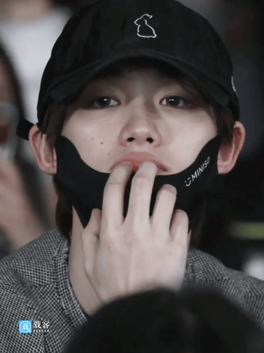 丁程鑫室外被冻成孙子了素颜帅的想喊哥哥 