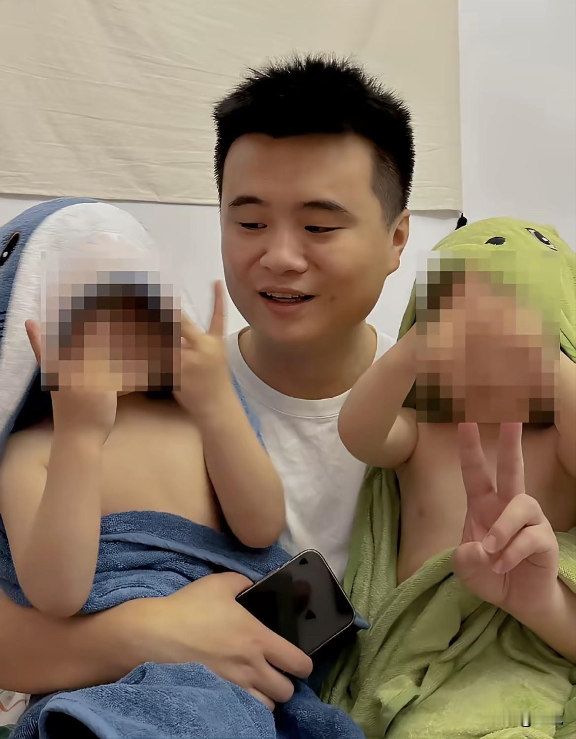 胡女士牵着4岁小儿子的手跑到终点时，应该还不知道，那个刚刚还在微信里商量“中午带