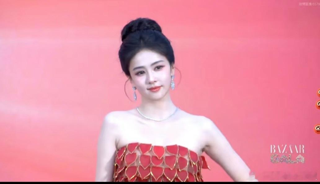 白鹿红毯直播随截，她的颜值被严重低估了[泪奔] ​​​