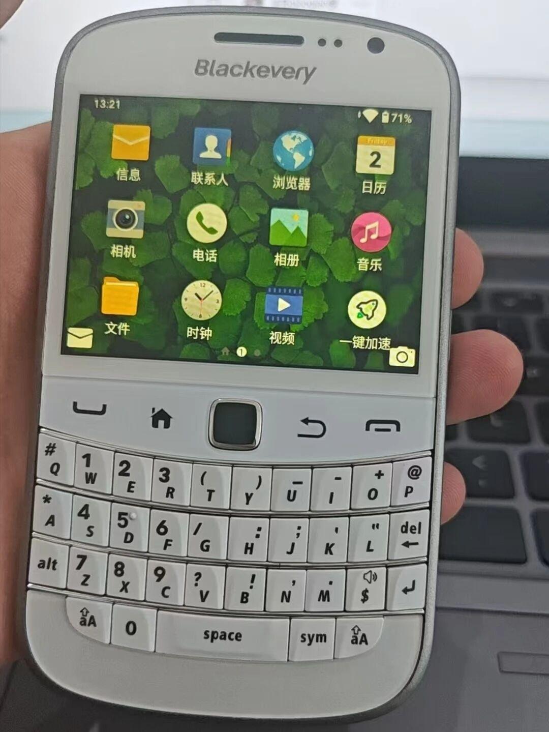 不到500块的全键盘安卓黑莓机？不对不对，logo是blackevery，不是黑