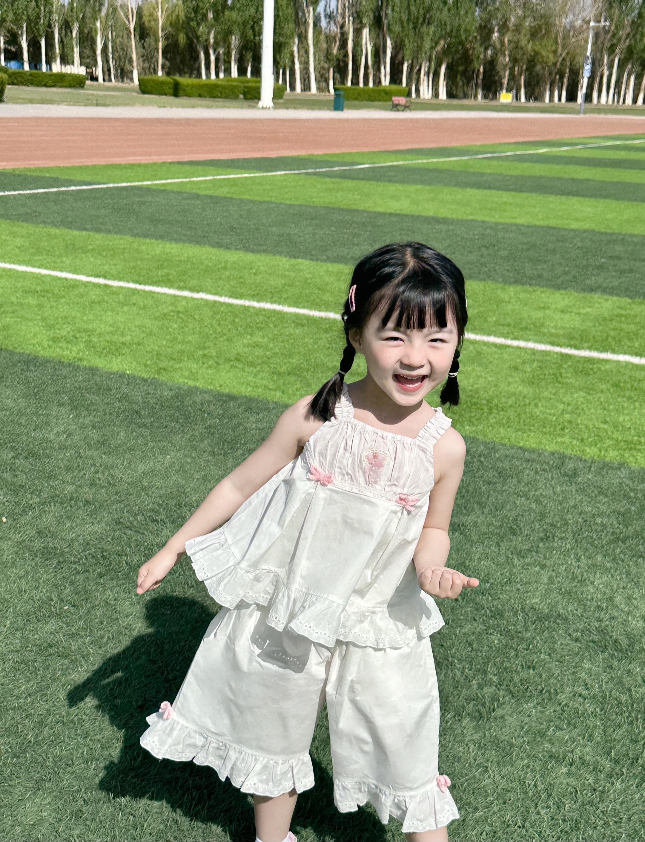 五月宜古灵精怪 🧏🏻。爱是平淡 是陪伴 是我和你一起无限循环♥