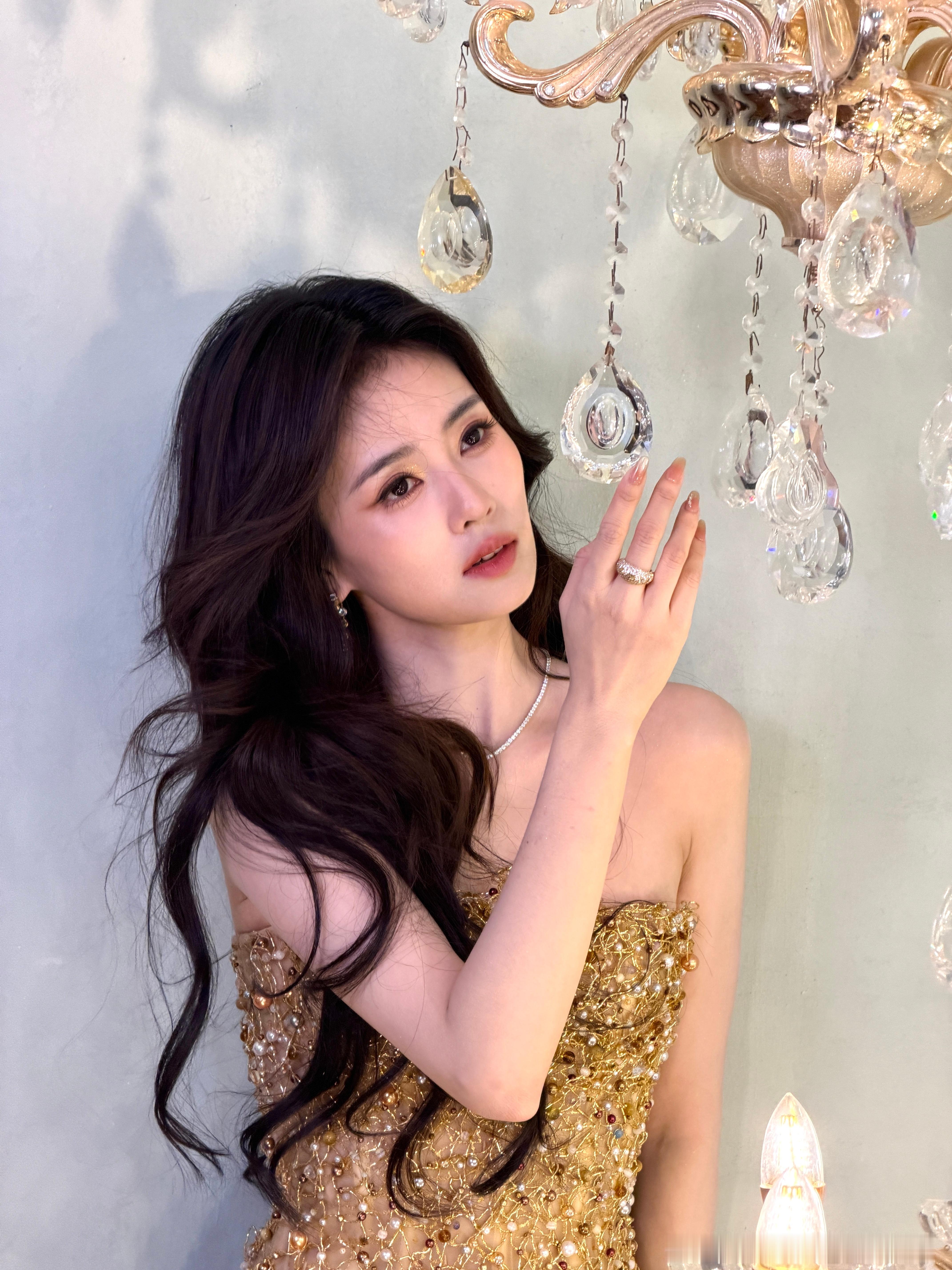 白鹿偷偷祝粉丝生日快乐爱上姐姐易如反掌 