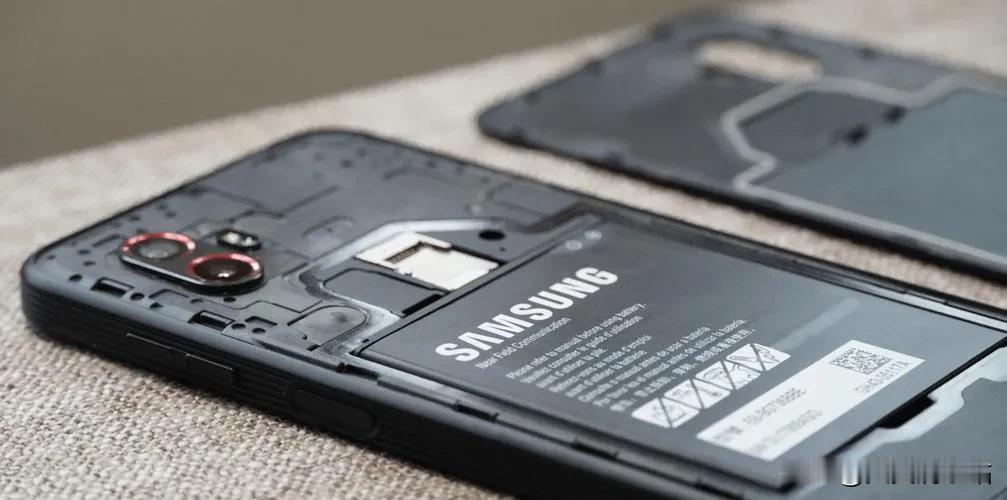 全网疯传的2027手机强制换电池是谣言！厂商靠电池锁你寿命的真相，更狠
 
全网