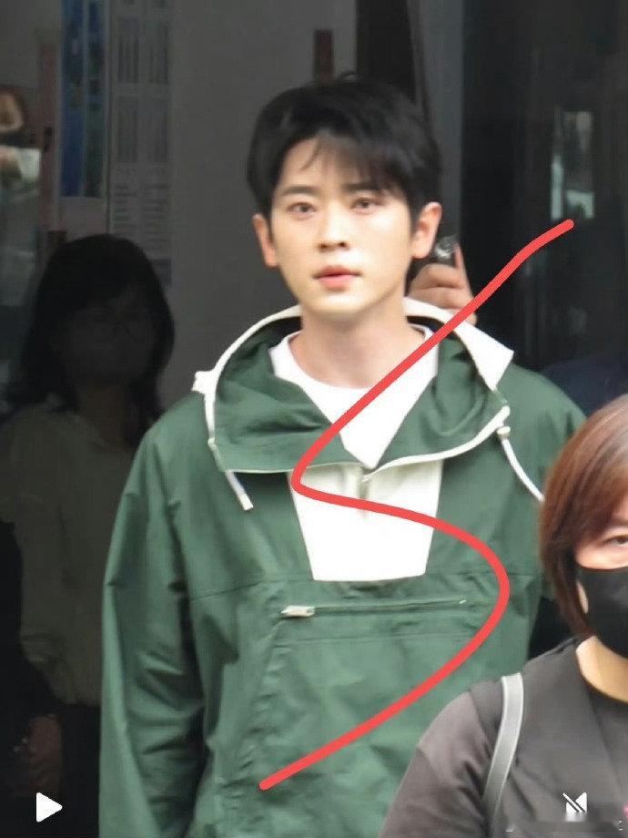 白鹿丞磊hi6上班路透白鹿丞磊hi6录制路透白鹿丞磊hi6录制上班路透莫离剧组合
