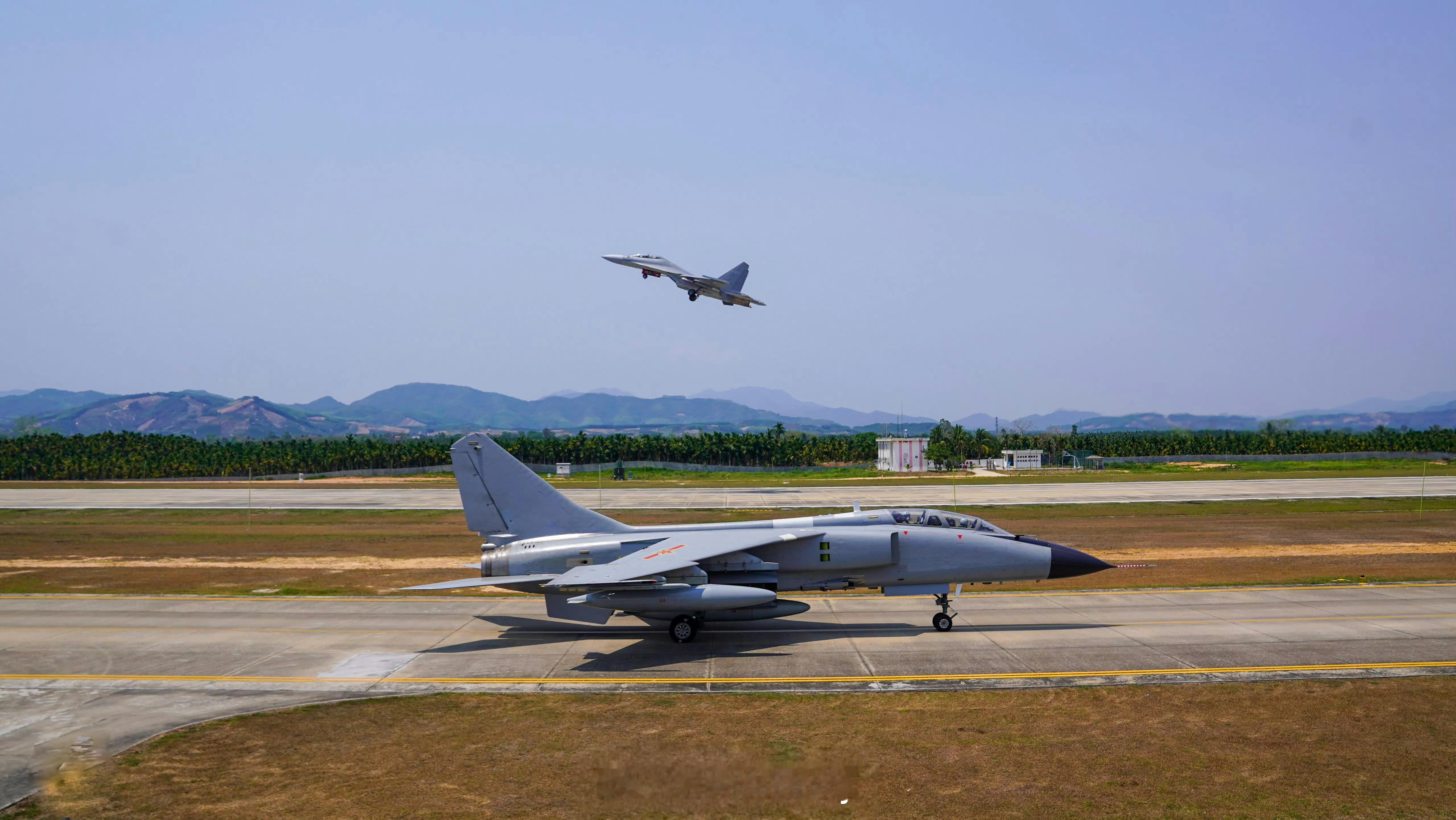 海南某部石榴、飞豹同框190视角