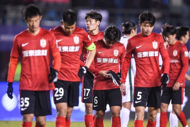 中超冠军仍未揭晓，而降级队伍则确定了一支
中超第29轮对决11月2日晚全部战罢，