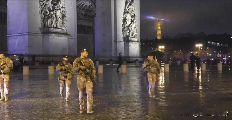 法国巴黎发生一起袭警未遂事件，一名有恐袭前科的48岁嫌疑人，在著名景点凯旋门附近