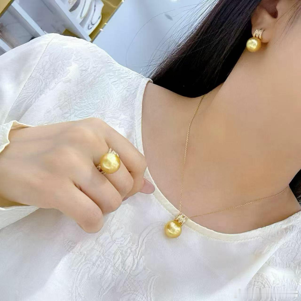 微博珠宝家粥粥聊珠宝珠宝 南洋金珠，茶金！mikimoto，M款！这款做了12-