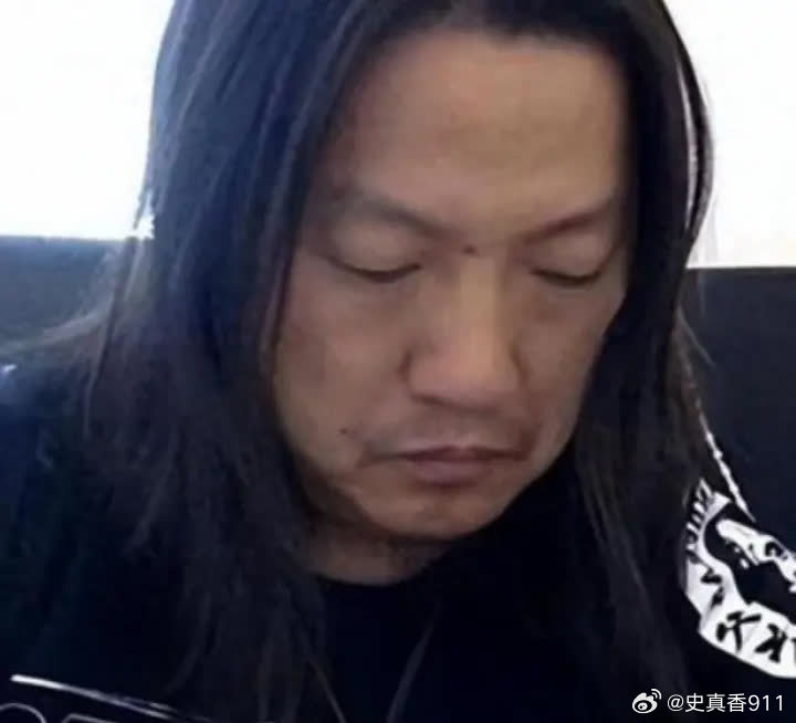 “任何中国人都不许诋毁美国！”2018年，中国教授徐思远举家移美后，不仅表示中国