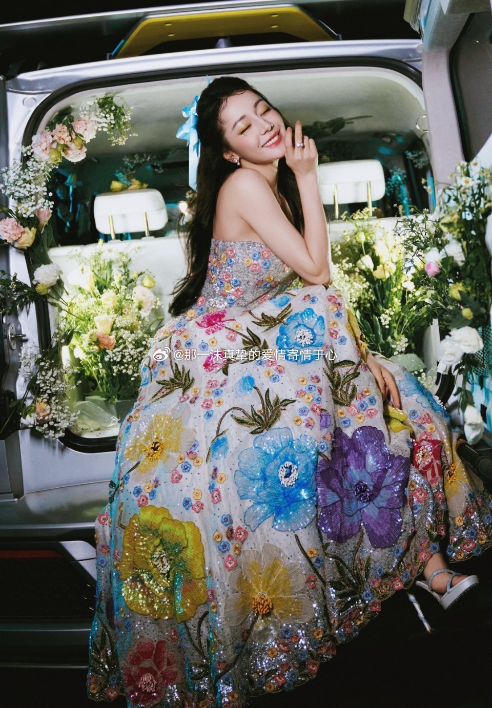 #花车上的迪丽热巴##迪丽热巴[超话]#花车上的迪丽热巴！#一沫真挚的情话# ​