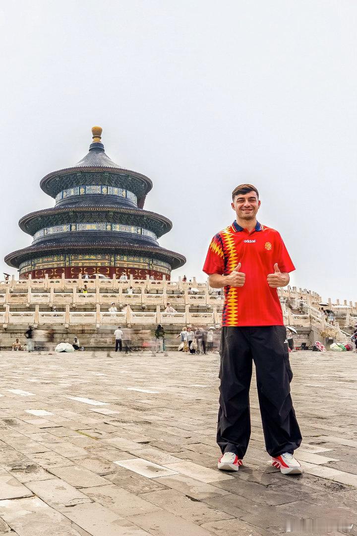世界杯冠军球星佩德里盛赞苏超从诺坎普到苏州奥体，从世界杯领奖台到中国城市足球赛场