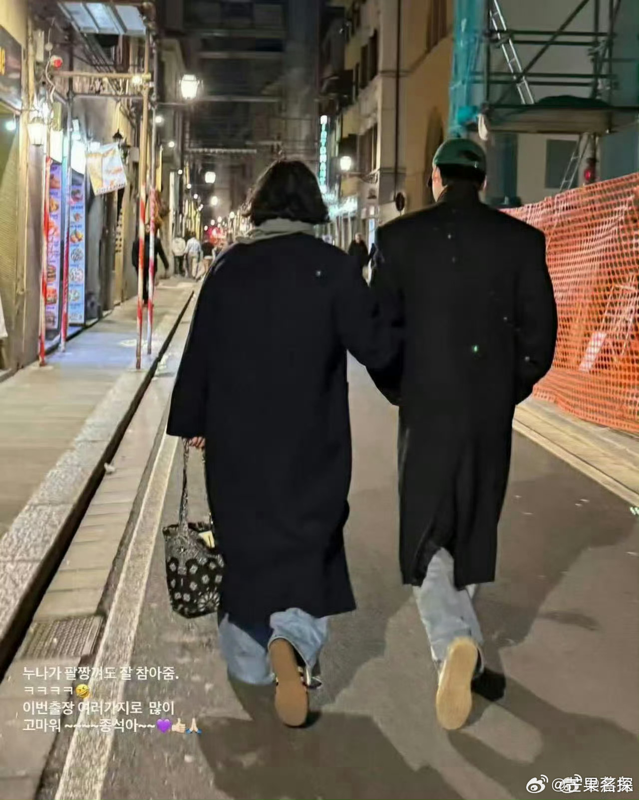 李钟硕恋爱期间与女生双手插兜真的大反转！前脚刚官宣和IU和平分手，隔天亲密合照直