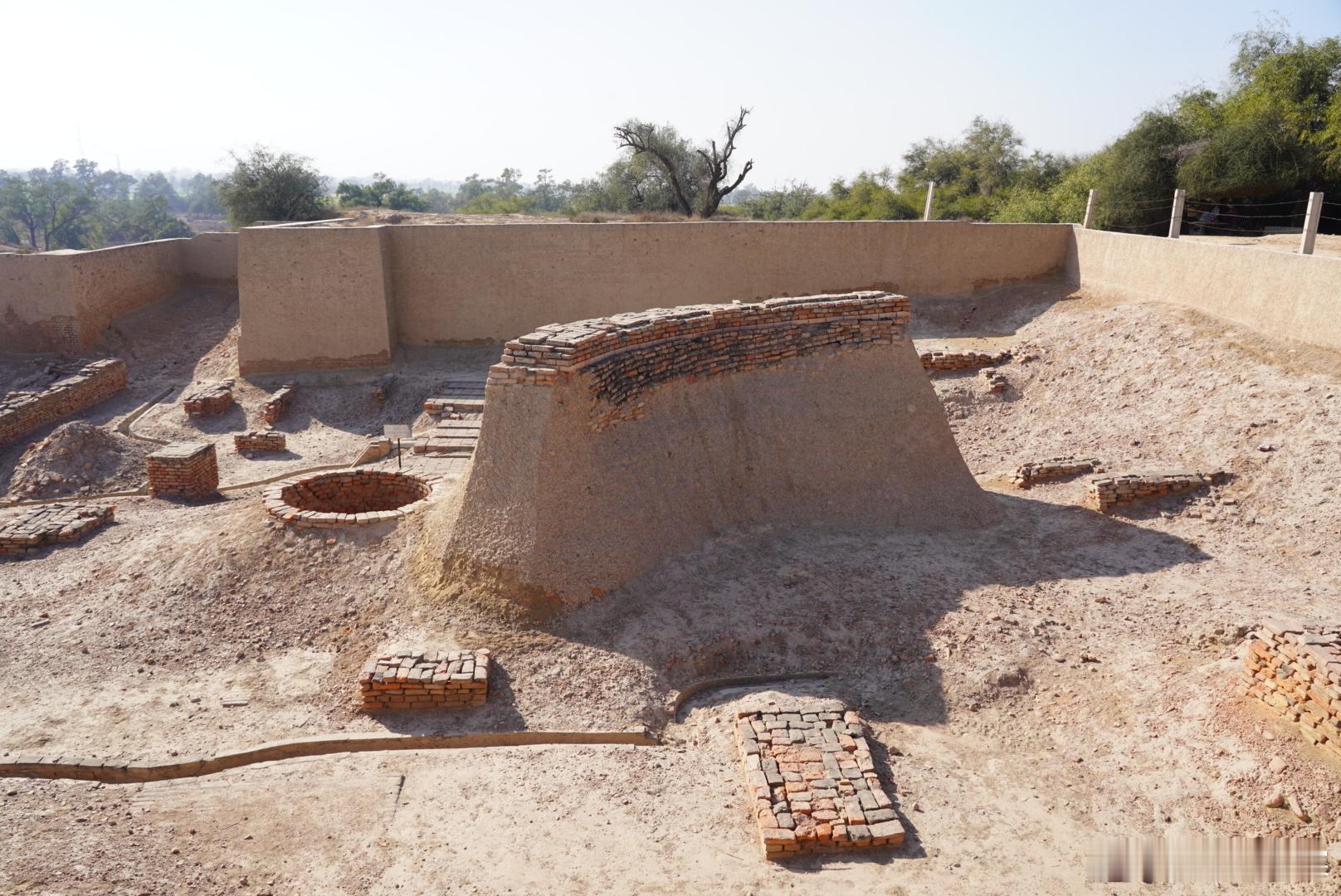 岽游记  巴基斯坦哈拉帕，古代印度的地理范围远远超过今日的印度，它指的是整个南亚