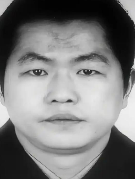 2003 年，河南村民徐林东就因为帮残疾女邻居写了几封维权信，走在路上突然被硬生