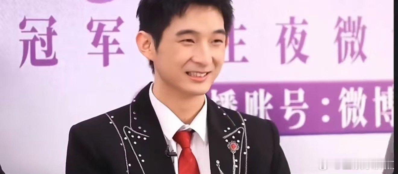 看到檀健次回复微博的反应演我声鸣远扬 声鸣远扬独家探班！小危被檀健次回复的反应，