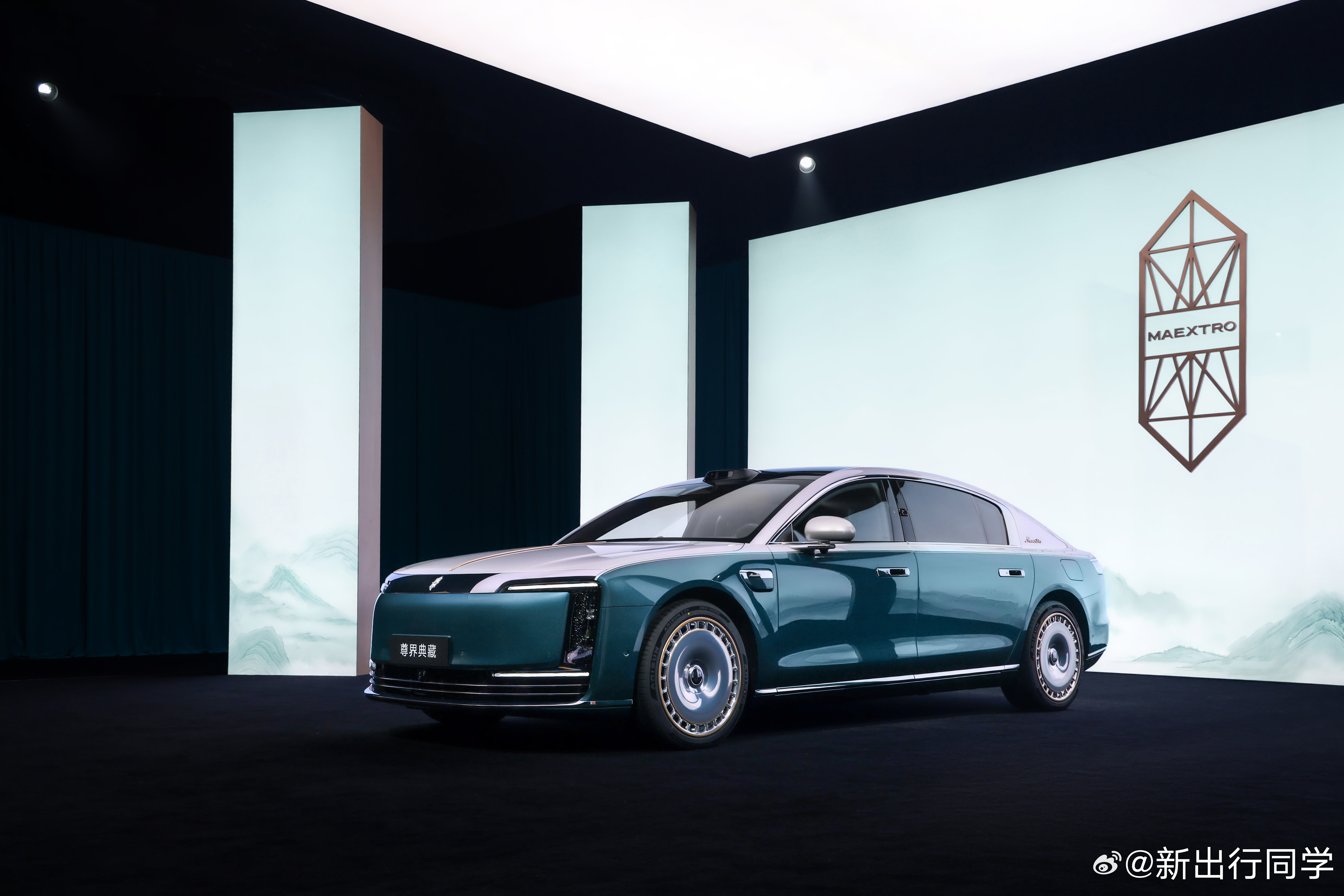 鸿蒙智行发布会 今天也是排面的参加了尊界S800 Grand Design典藏版