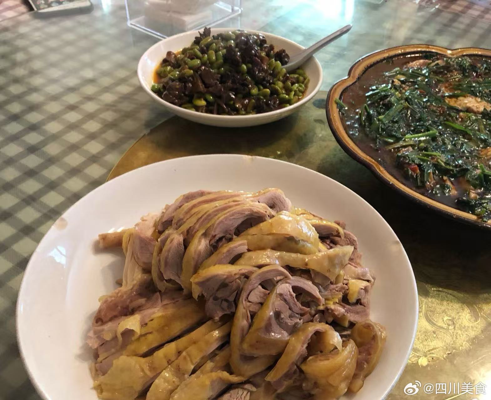 四川吃饭指南   雅安雅安的川菜自成一派，不辣不麻也不甜，雅鱼是绕不开的主题。雅