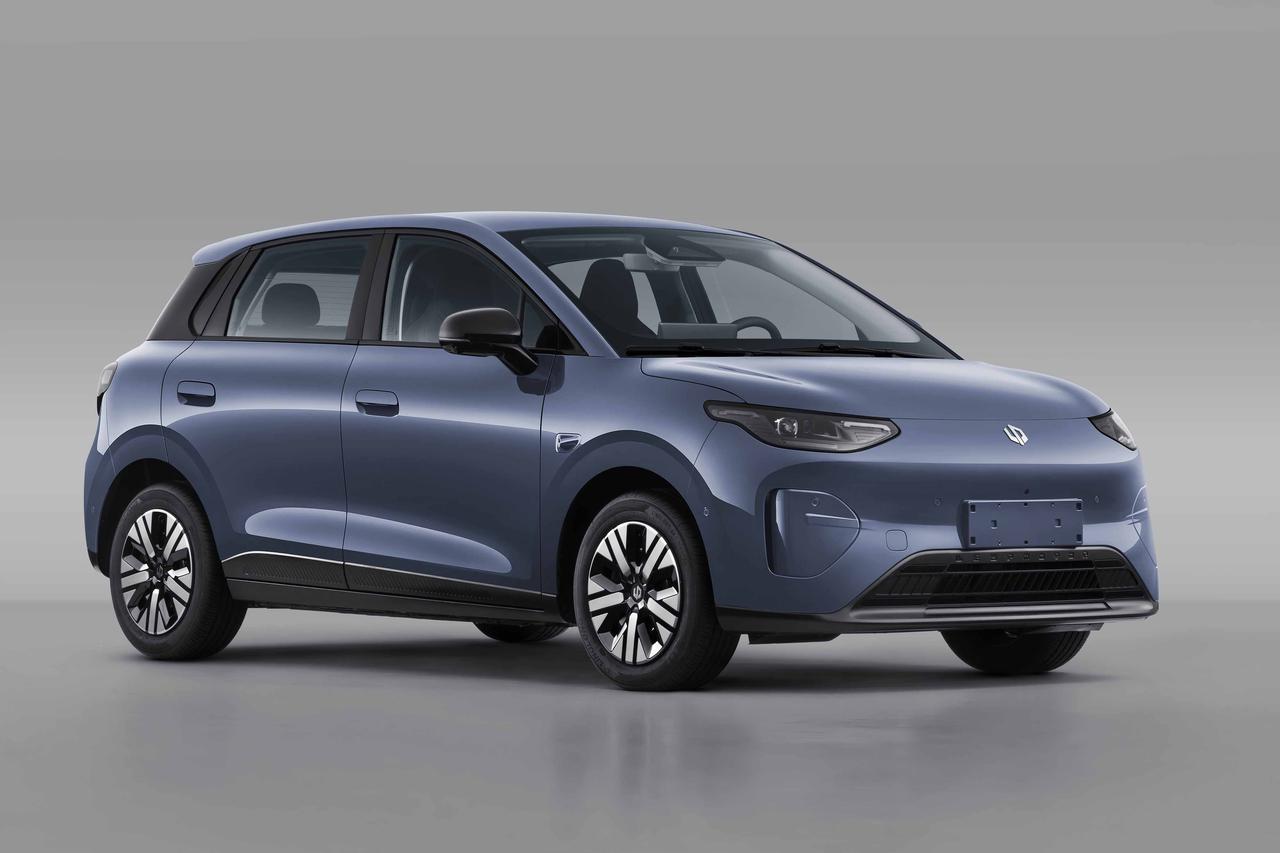 零跑 3 款新车登陆工信部，低至几万元的 A0 级纯电小车，上至品牌旗舰 [惊喜