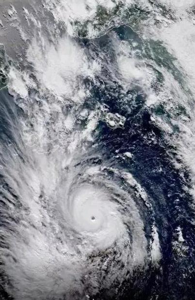 拒风雨于金陵
 
黄沙满垛积千筐，独向金陵筑巨墙。
立截巴威滔天浪，岂容风雨入皖