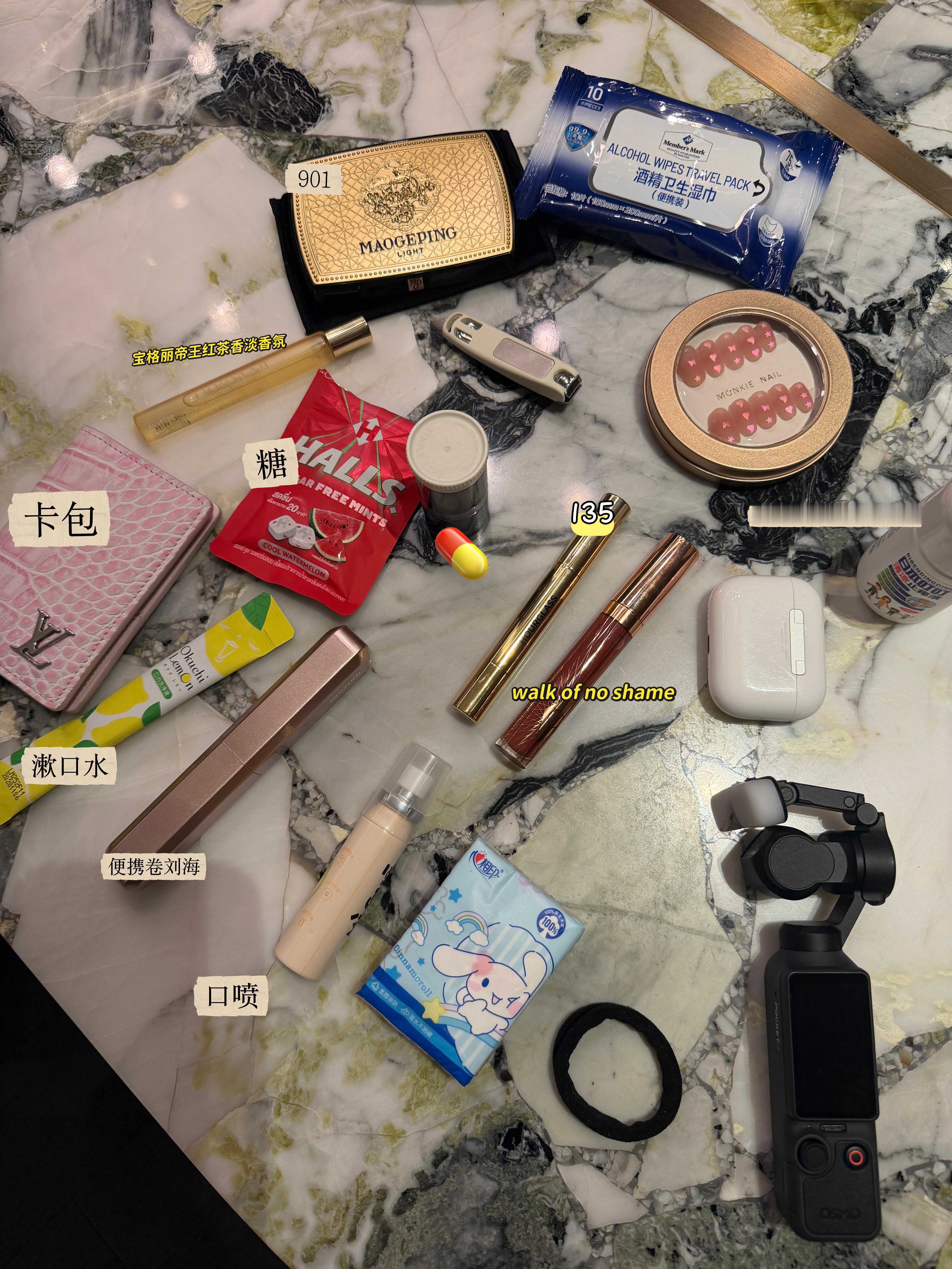 粉底：ct1n➕一点点兰蔻菁纯粉霜腮红：毛戈平801 开播前我又拍了一层804卧
