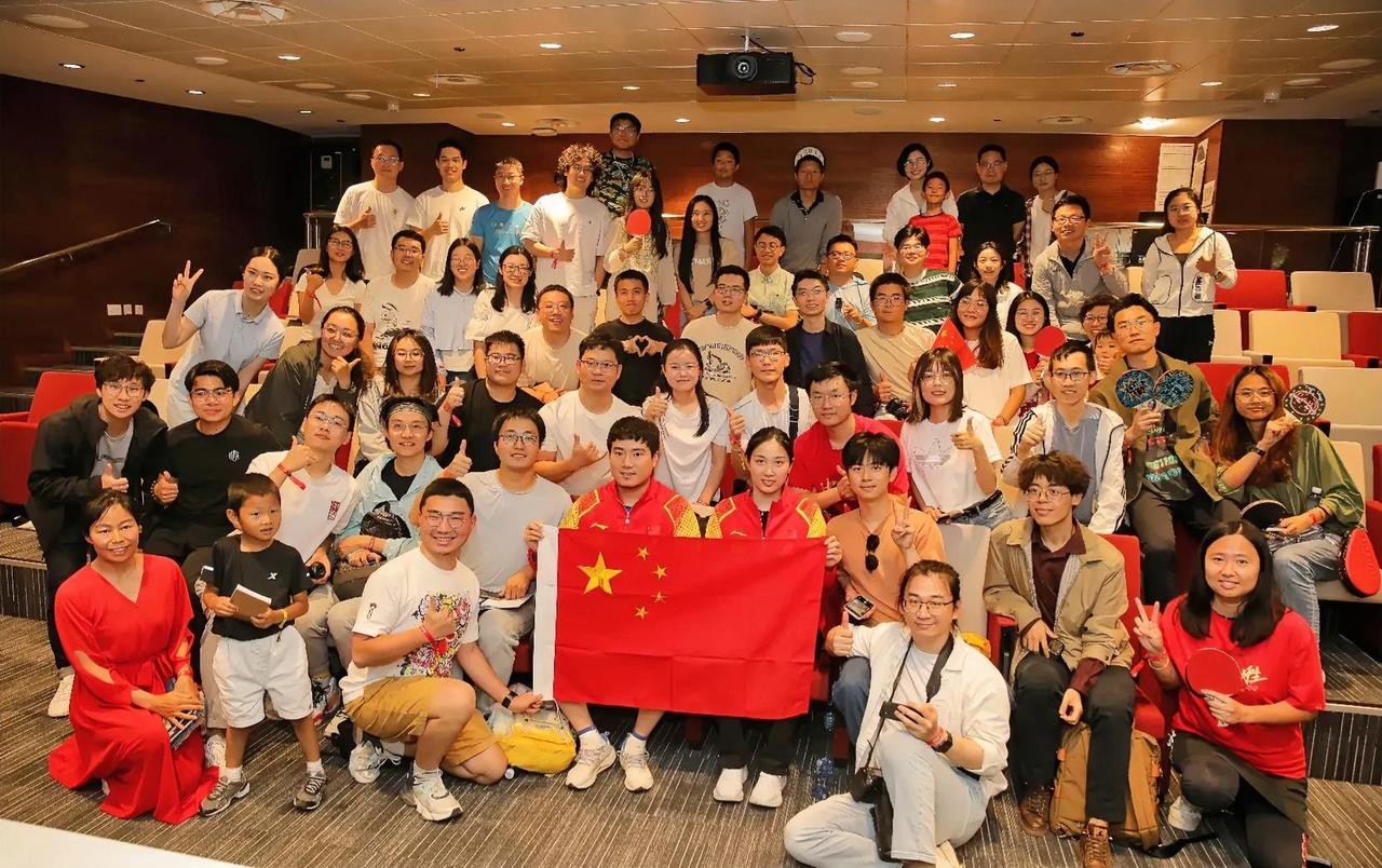 #WTT沙特大满贯赛# 梁靖崑、钱天一与沙特吉达中国留学生见面会。

咋每次让社