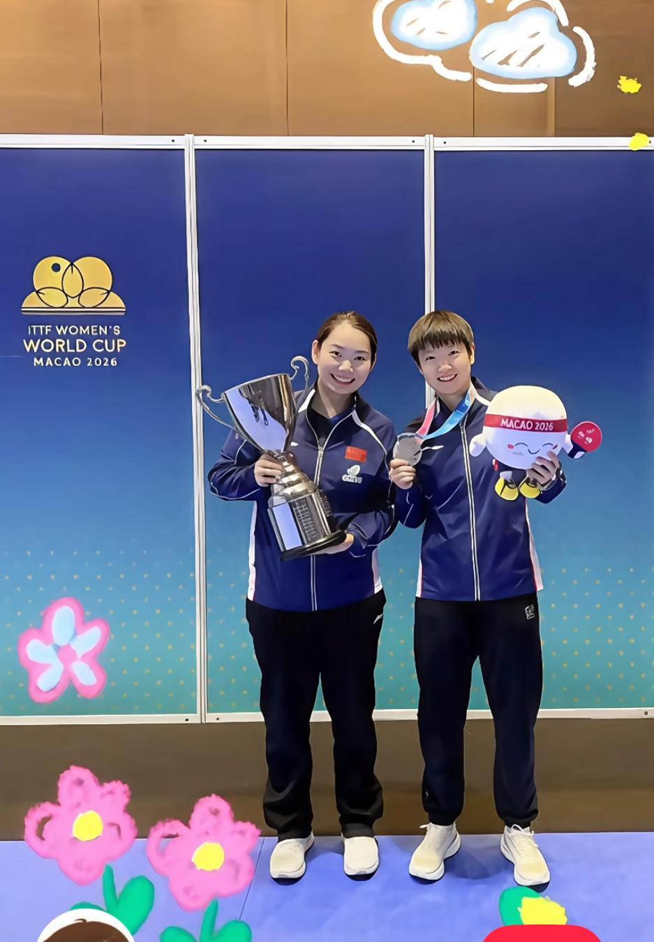 孙颖莎夺冠和，何卓佳哭了——佳佳捧起冠军奖杯🏆和莎莎又笑的开心！
澳门世界杯，