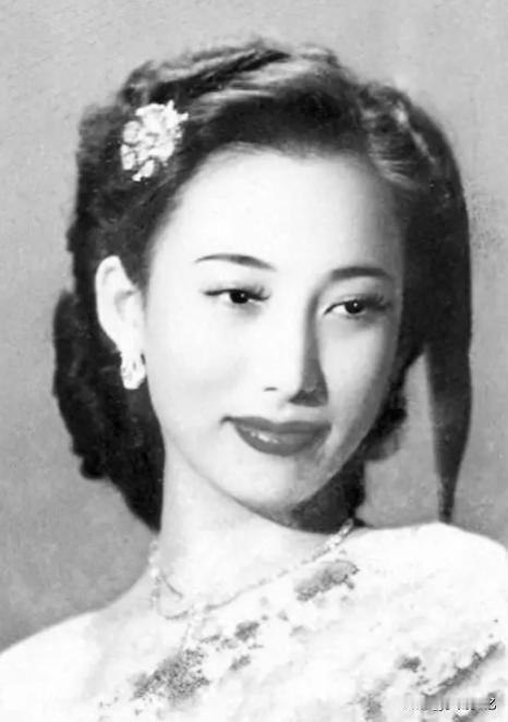 庆功宴酒后乱性，军阀杨森霸占养女做姨太，少女一句话让他当场僵住
 
1925年杨