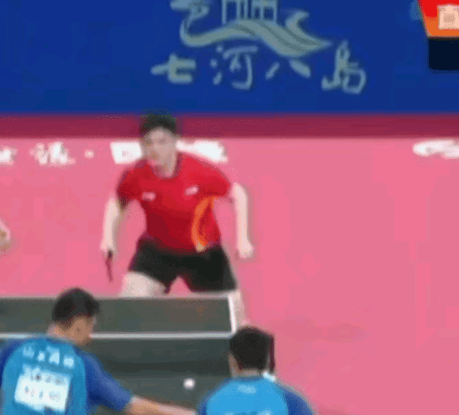 哈哈，冲着东哥就飞来了，要是换个人，这个球还真的救不了[捂脸]。#妙笔生花创作挑