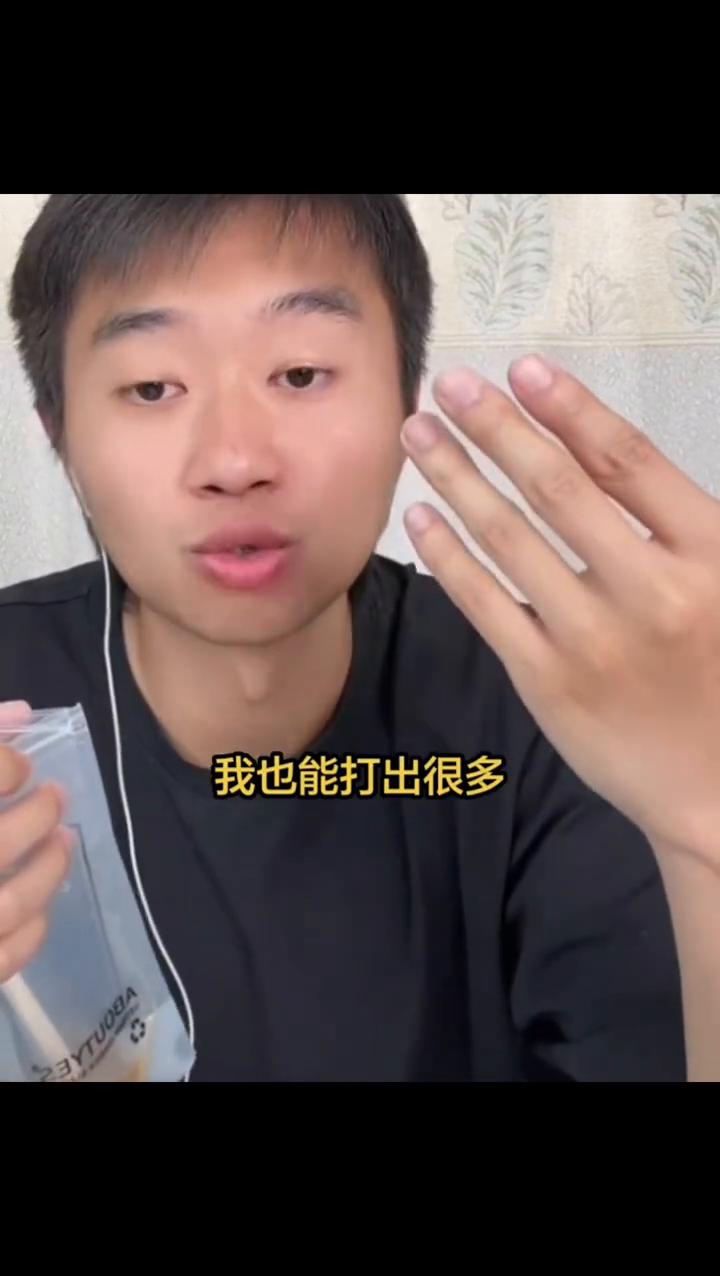 超快的反应，朋友们。而且他的专注力够集中，其实能打出很多超乎想象的球。因为我是看