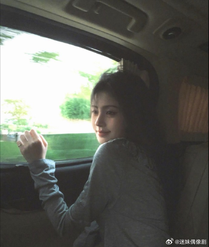 1.张家齐靠女儿综艺拿下代言。 2.杨子炒天珠失败，拉朋友一起也没人接盘，亏大了
