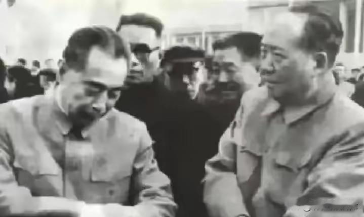 1979年邓颖超一句实话，道破周总理一生底线：两人近半世纪的信任，无人能及
 