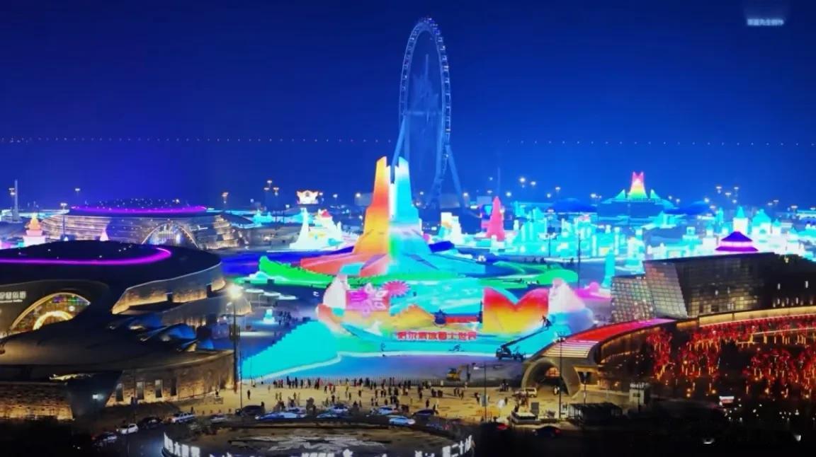 哈尔滨冰雪大世界传来的最新影像，看现在这个样子，距离开园真的就是近在咫尺了！
