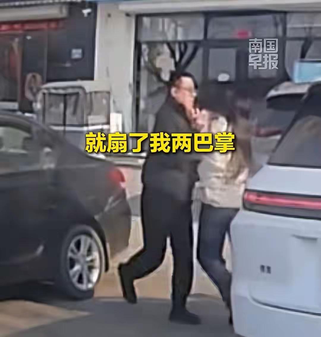 河北一男子称因挪车问题，与一女司机产生纠纷，女子下车后狂扇其两巴掌！目前警方已立