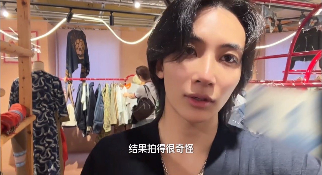 会拍照的人无法出现在镜头里 ​​​