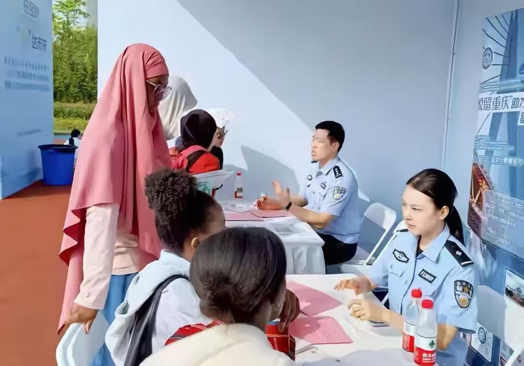 重庆市缺人口？缺人才？ 

重庆市公安局出入境管理处，主动为2025年至2026