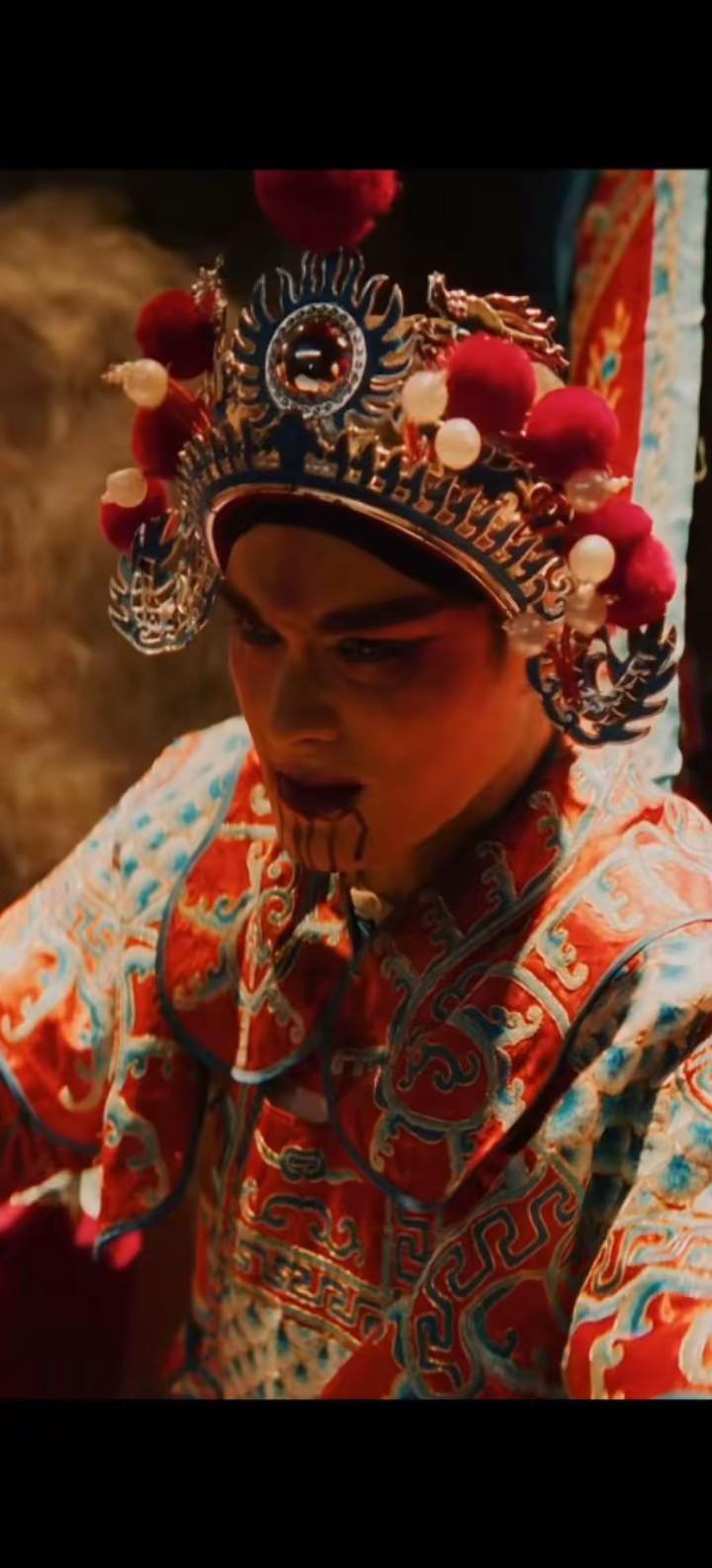 一个眼神封神了！ 迎配音 （戏腔） 今我二人今我夫妻二人立咒于此台以此身此魂，镇
