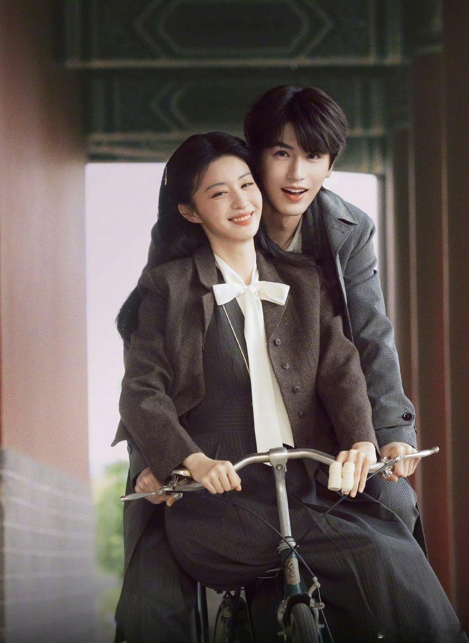 张凌赫 王楚然 《这一秒过火》预约都破200万了，热度是真的超高