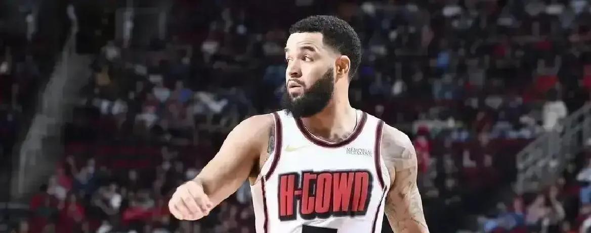 2.8亿摆在桌上，字母哥看都不看
 
合同只剩两年，他真正在意的是身边还能不能凑