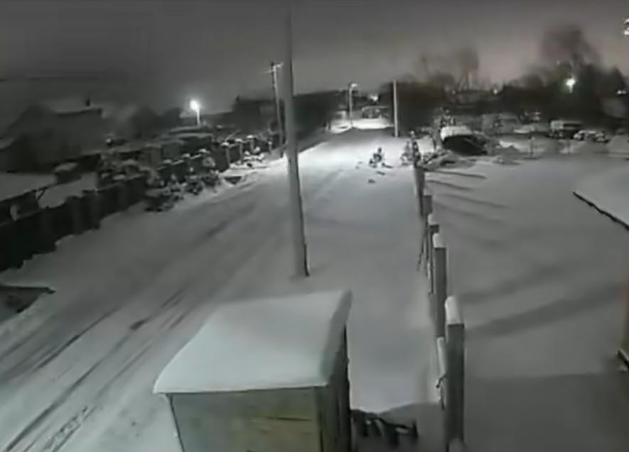 当地时间1月9日，一段网络视频显示，俄罗斯袭击了乌克兰西部利沃夫的一处基础设施目