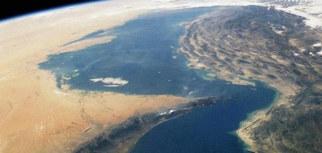 伊朗手中的王牌，实际上只有一个，那就是霍尔木兹海峡，伊朗导弹可以使用完，无人机也