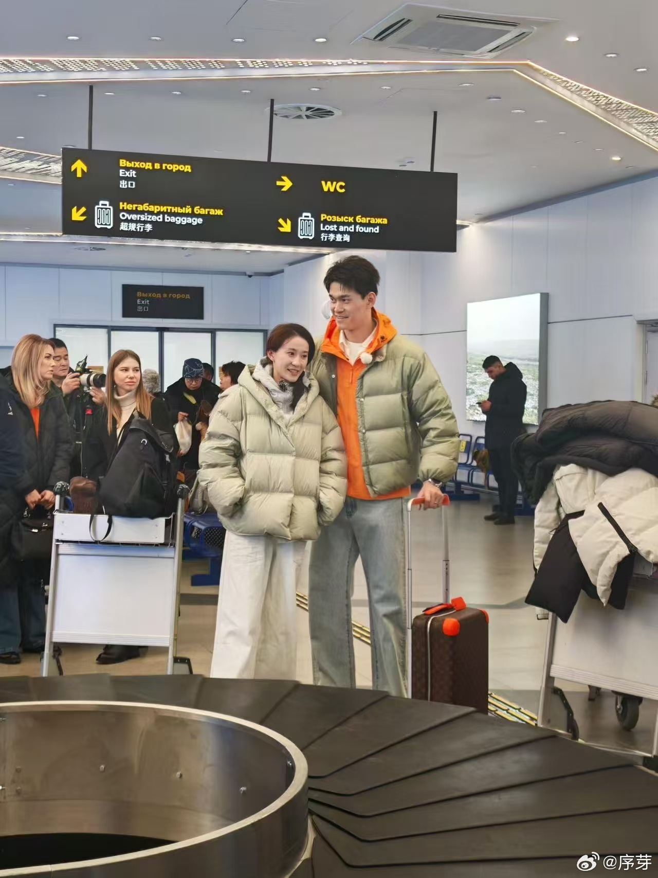 以为孙杨被定住了张豆豆没头脑孙杨不高兴 官宣名场面来了，孙杨全程稳坐不动，张豆豆