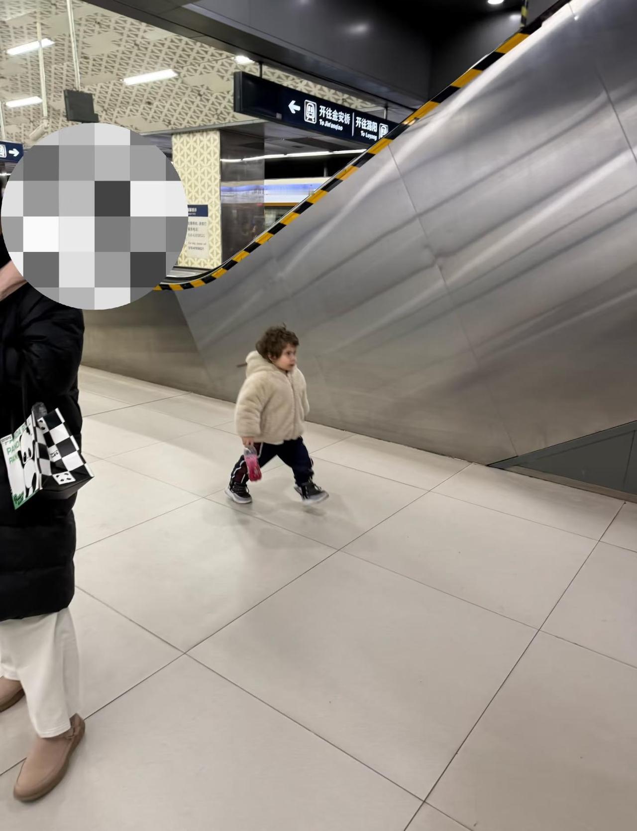 北京地铁6号线金台路站谁的宝宝丢了
北京地铁 地铁6号线