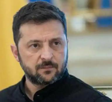 泽连斯基确实没跑没跪没投降，但事实上，他对乌克兰造成的伤害，远大于任何人。如果2