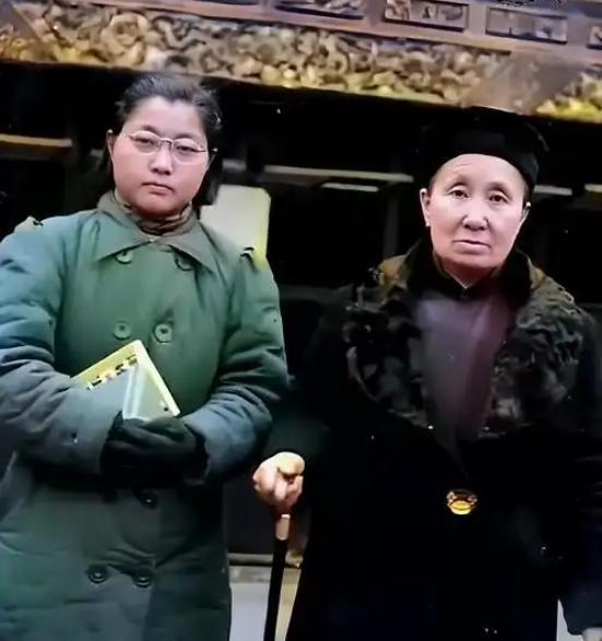 1950年，蒋介石“姐姐”被抓，她的处决意见上报至北京，周总理亲自去跟毛主席求情
