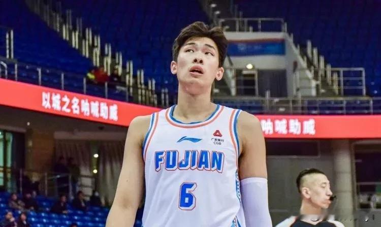 随着福建男篮91：95不敌同曦男篮，本场比赛暴露出3个可笑的事实。

1. 邹阳