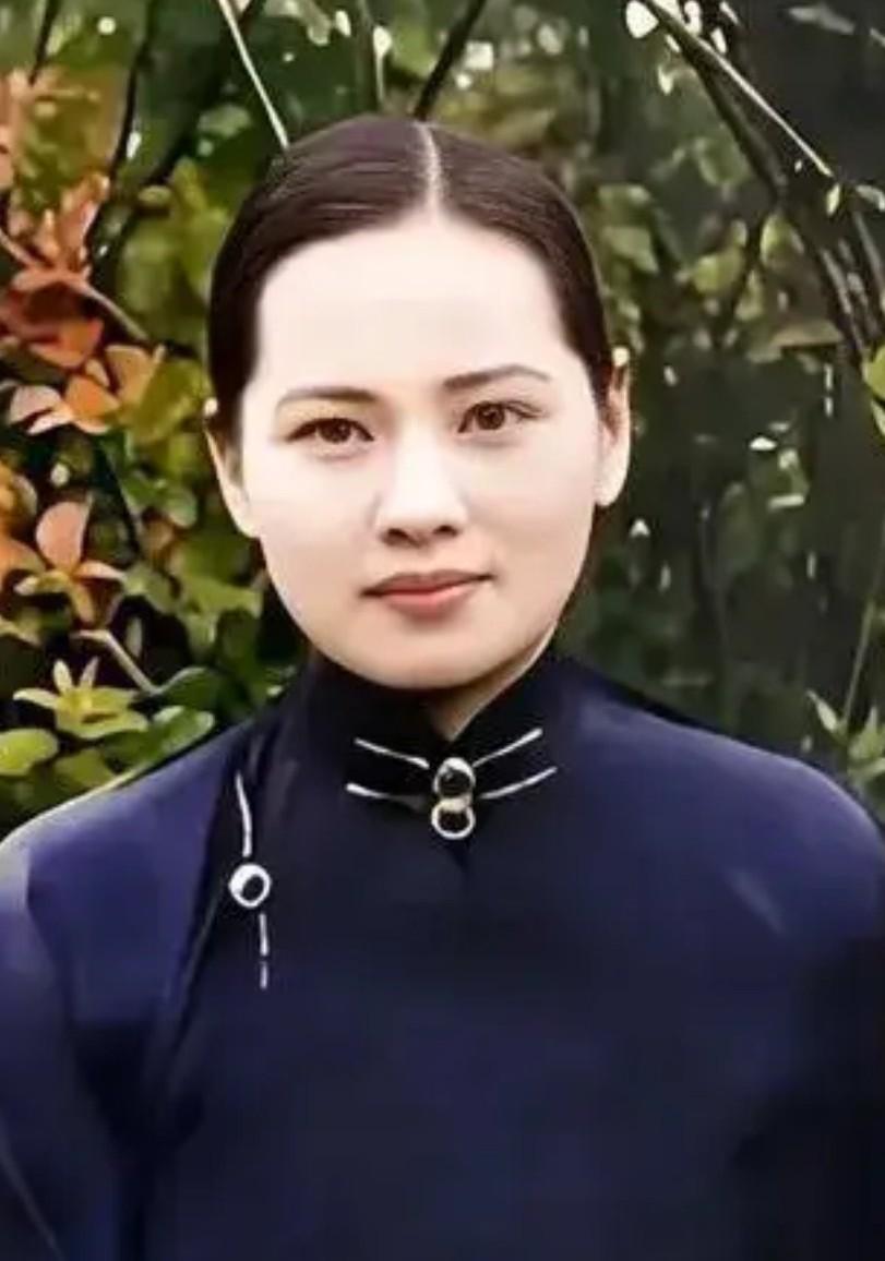 如果要从中国女演员中选一位来饰演宋庆龄谁最合适呢？宋庆龄气质优雅高贵，淡雅高洁，